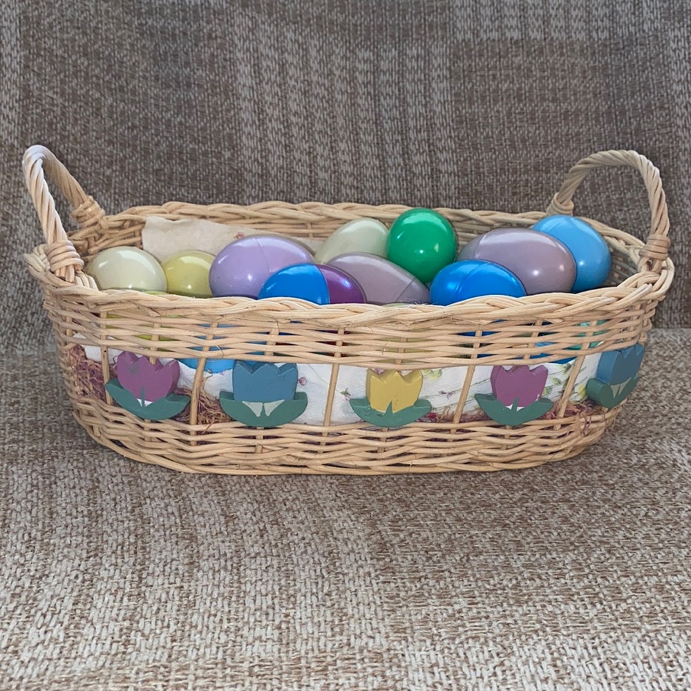 Vintage 90s Easter basket with plastic eggs